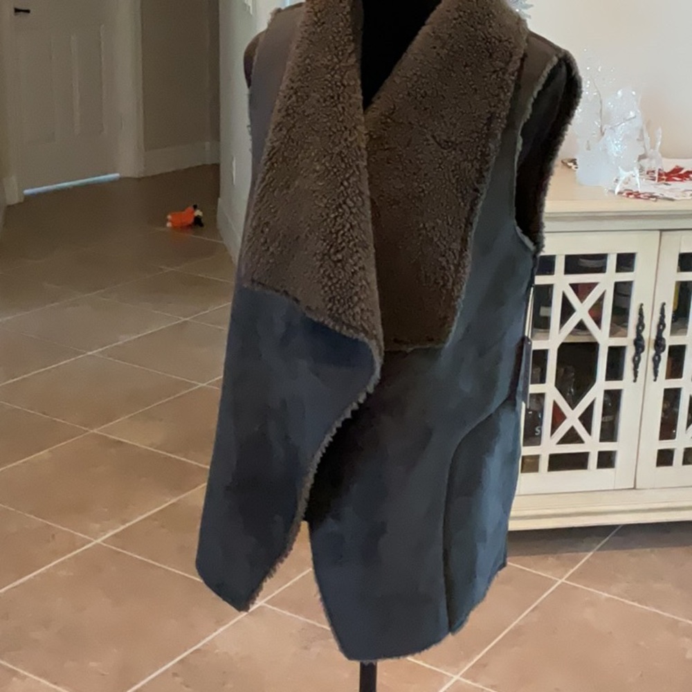 VELVET BY Graham & Spencer faux shearlingng vest, size large, brown, NWT